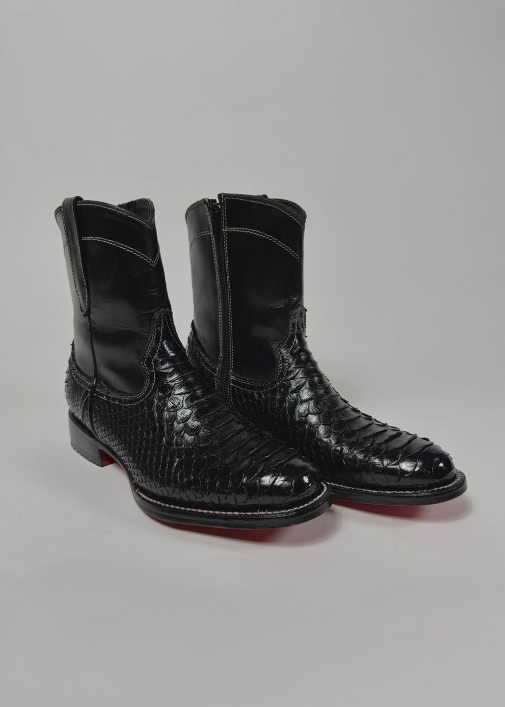 Bandidos Veneno Negro black python leather botines